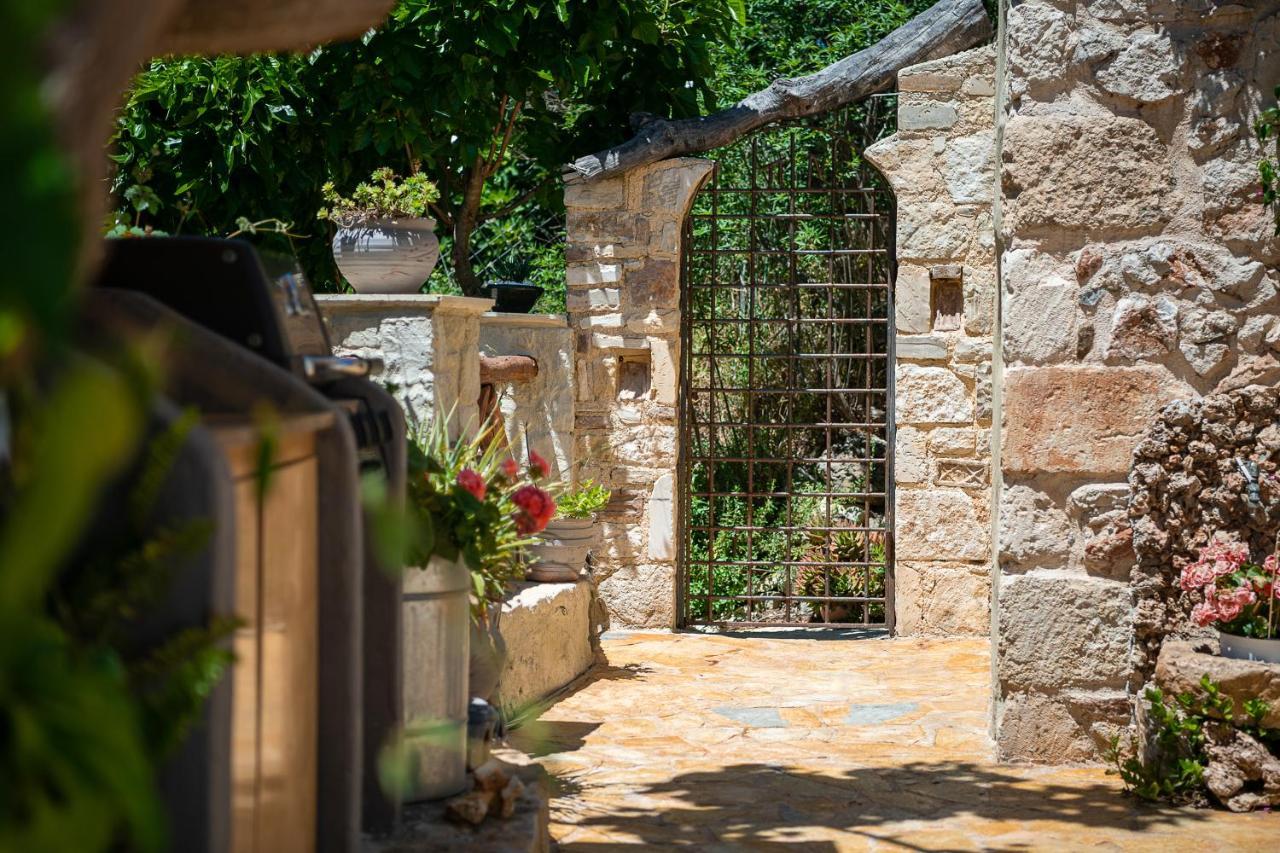 Verekinthos Villas - Pool, Hot Tub, Bbq, Kids Playground, Stunning Mountain Views Yerolákkos Esterno foto
