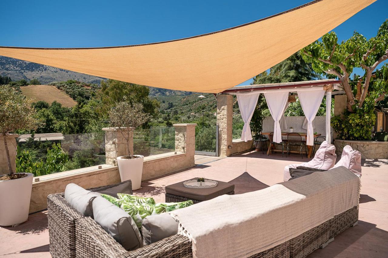 Verekinthos Villas - Pool, Hot Tub, Bbq, Kids Playground, Stunning Mountain Views Yerolákkos Esterno foto