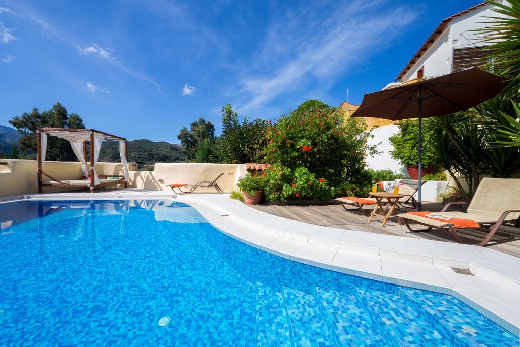 Verekinthos Villas - Pool, Hot Tub, Bbq, Kids Playground, Stunning Mountain Views Yerolákkos Esterno foto