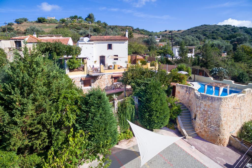 Verekinthos Villas - Pool, Hot Tub, Bbq, Kids Playground, Stunning Mountain Views Yerolákkos Esterno foto
