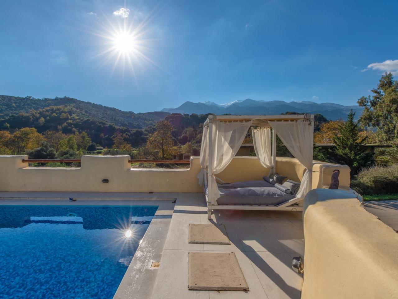Verekinthos Villas - Pool, Hot Tub, Bbq, Kids Playground, Stunning Mountain Views Yerolákkos Esterno foto