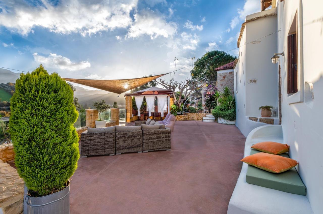 Verekinthos Villas - Pool, Hot Tub, Bbq, Kids Playground, Stunning Mountain Views Yerolákkos Esterno foto