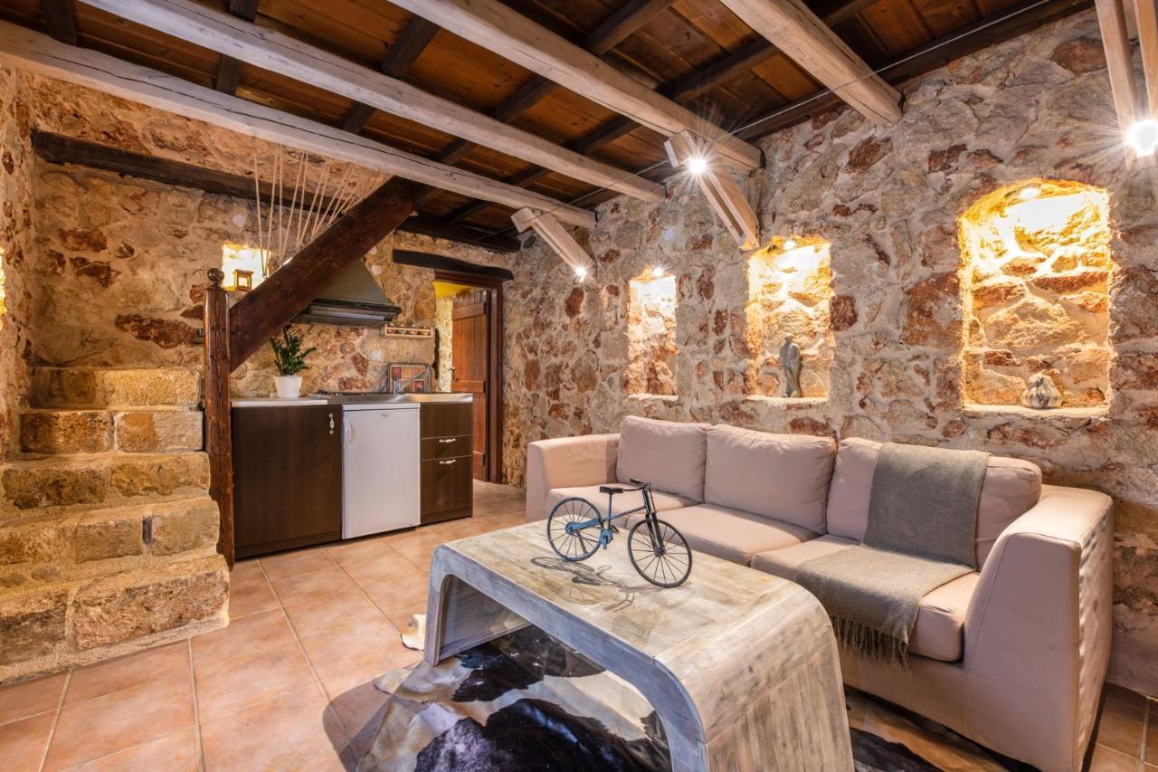 Verekinthos Villas - Pool, Hot Tub, Bbq, Kids Playground, Stunning Mountain Views Yerolákkos Esterno foto