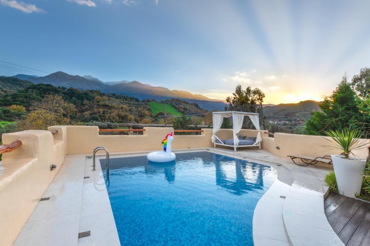 Verekinthos Villas - Pool, Hot Tub, Bbq, Kids Playground, Stunning Mountain Views Yerolákkos Esterno foto